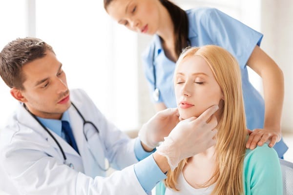 Điều trị mụn tại nhà